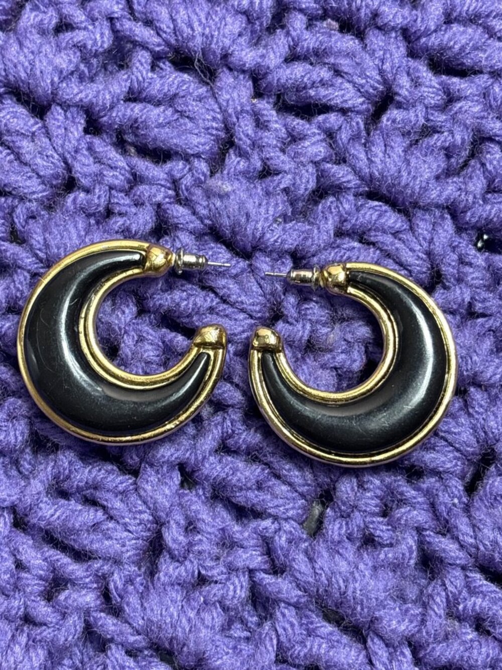 Vintage Goldtone Black Plastic Hoop Earrings 1.25 inches